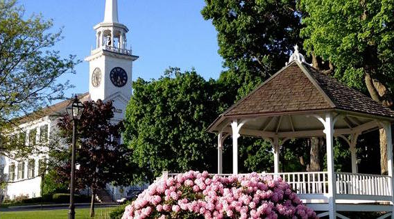 photo of the center of Shrewsbury MA