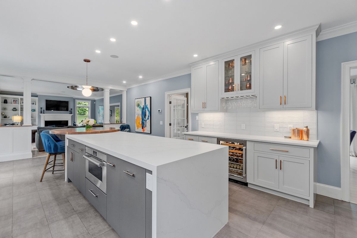 Kitchen with all clutter removed in preparation for selling a home